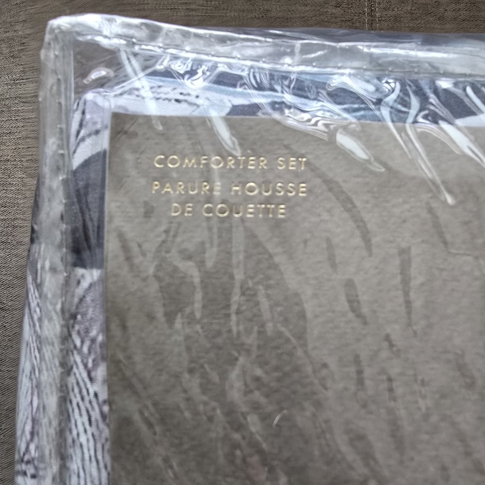 Ted Baker Paradise 3-Piece Full/Queen Comforter Set NWT - Picture 4 of 9